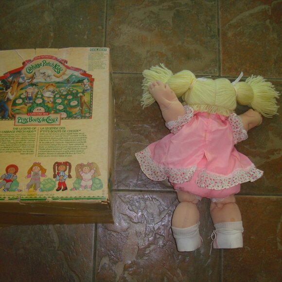 Original Blonde Haired Cabbage Patch Doll in Box with Tags CPK Baby Girl - Picture 6 of 8